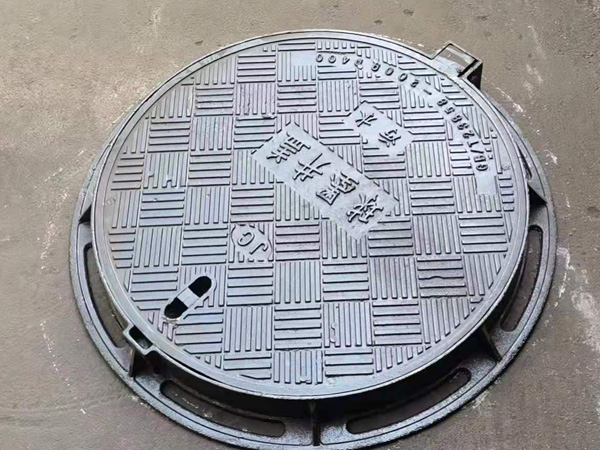 球墨铸铁井盖怎么打开?